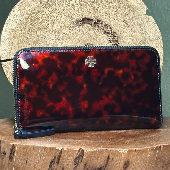 Tory Burch Handbags - *RARE* TORY BURCH Robinson Zip Tortoise-Print Leather Wallet
